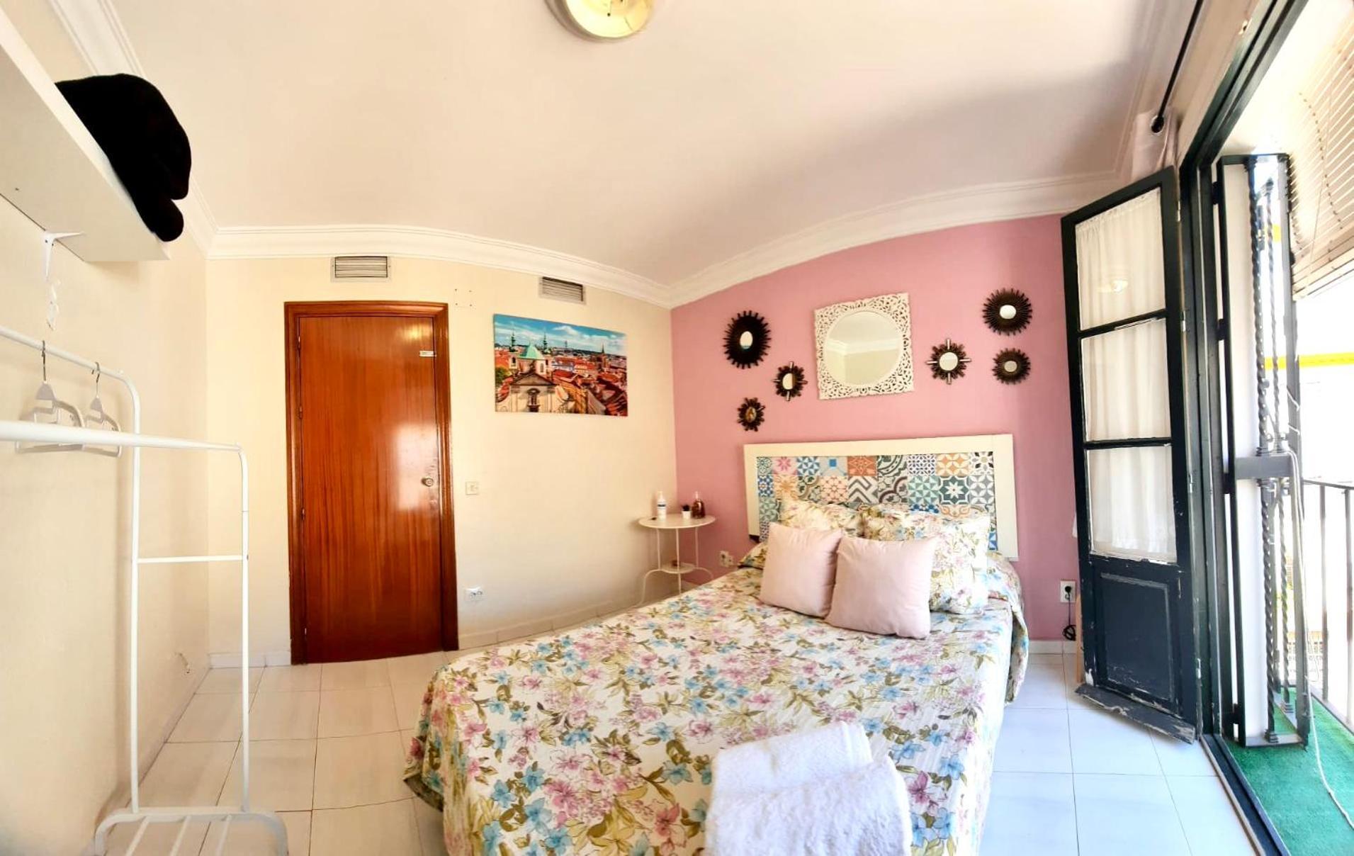 Budget And Cute Rooms With Balcony Sevilla Center Eksteriør billede