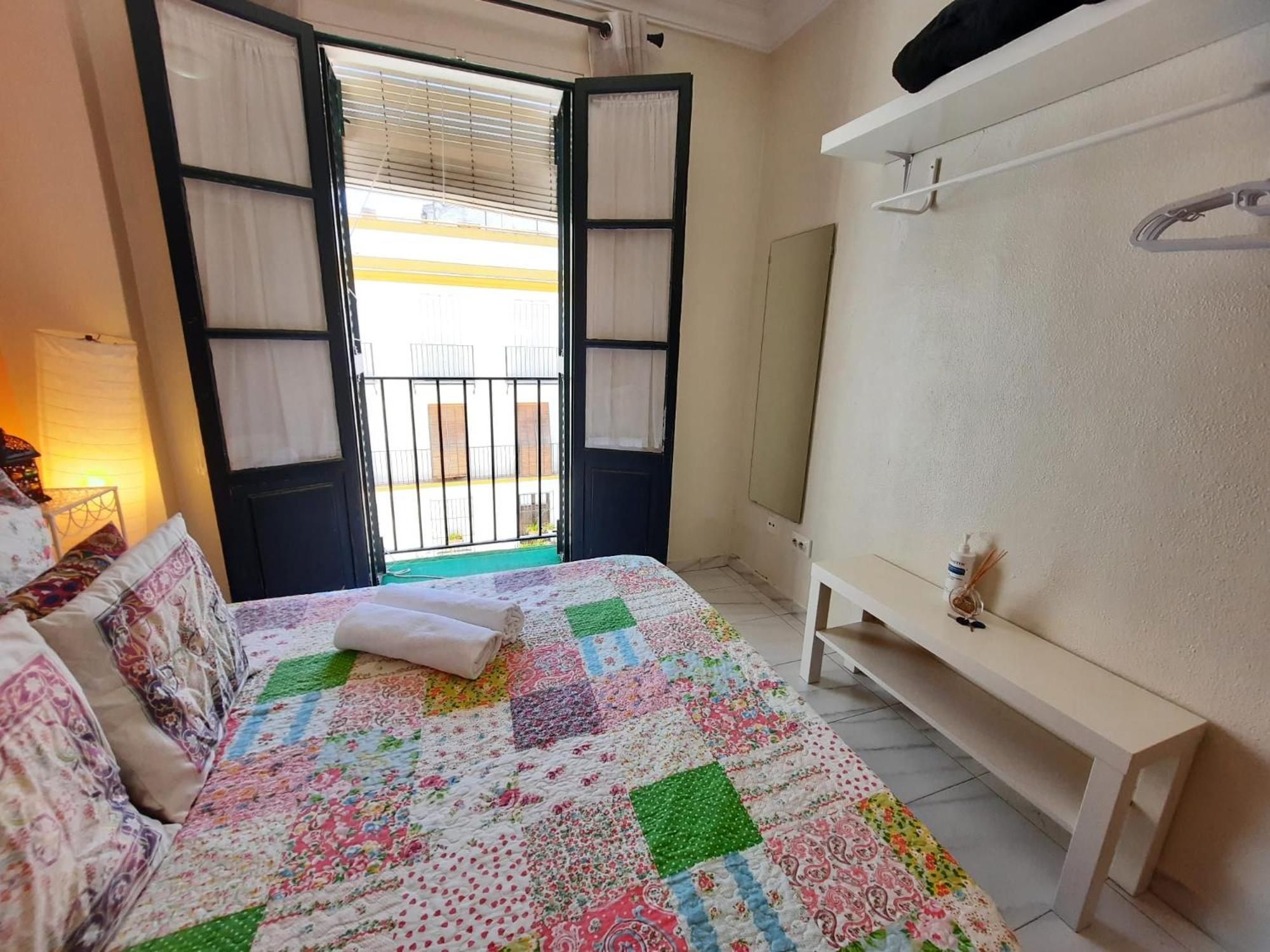 Budget And Cute Rooms With Balcony Sevilla Center Eksteriør billede